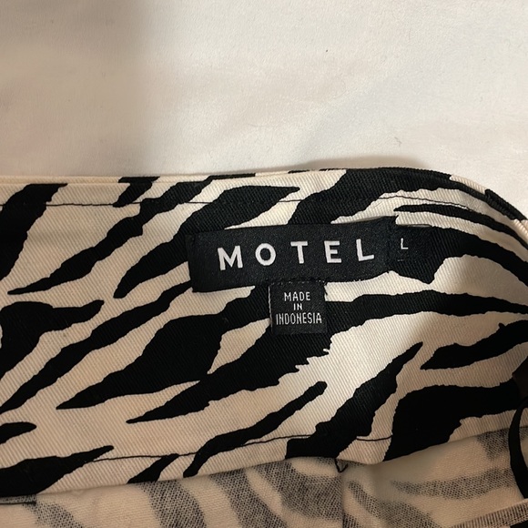 Motel Pelmet Skirt 90's Zebra Black & White - Princess Polly - Picture 4 of 5